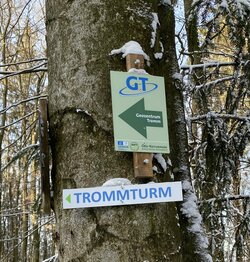 Beschilderung zum Trommturm und zum Geozentrum