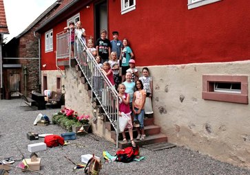 Gruppenfoto am Roten Haus Zotzenbach