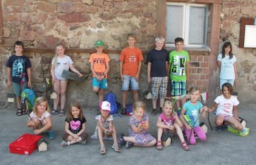 Gruppenbild im Hof des Heimat- und Museumsvereins