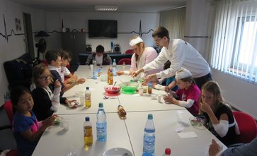 Gruppenbild in der Unterkunft des Roten Kreuzes Rimbach