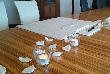 Heiraten im Trauzimmer - Tischdeko schlicht