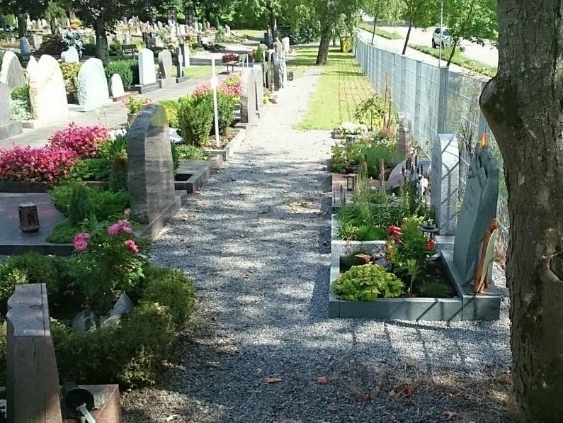 Urnenerdgräber im neuen Teil