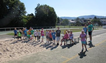 Gruppenfoto im Stadion Rimbach