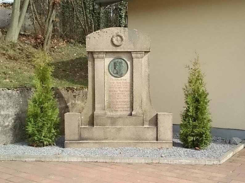 Gedenkstein für den Ökonomierat, Ehrenbürger und ehem. Bürgermeister Jakob Trautmann
