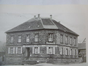 Gasthaus „Zum Roß“, Foto: 1930er Jahre (Foto: privat); s. auch: Rimbach im Odenwald, Ein Streifzug durch die Ortsgeschichte, bearbeitet von Karl-Ludwig Schmitt, Horb am Neckar, 1. Aufl. 1995, S. 134