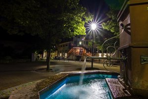 Marktplatz mit LED-Beleuchtung